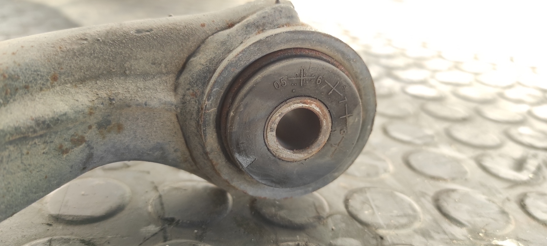 BRAZO DERECHO SUPERIOR DELANTERO SSANGYONG REXTON - vista 2