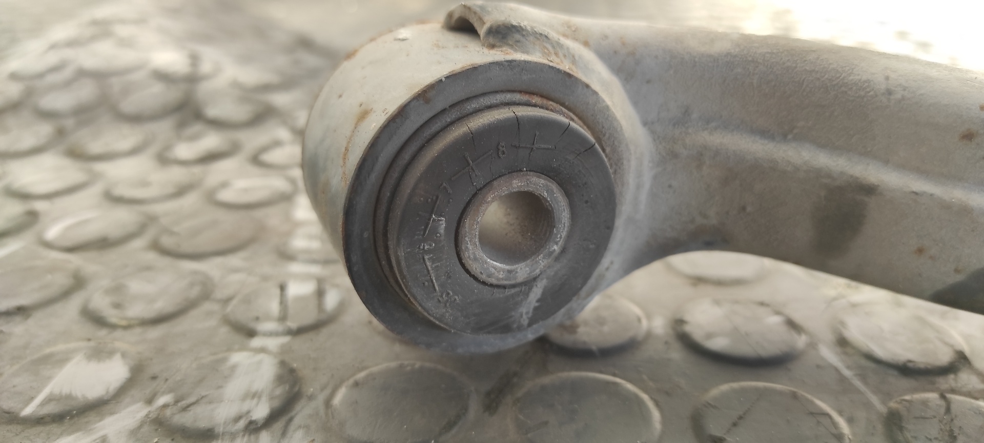 BRAZO DERECHO SUPERIOR DELANTERO SSANGYONG REXTON - vista 3