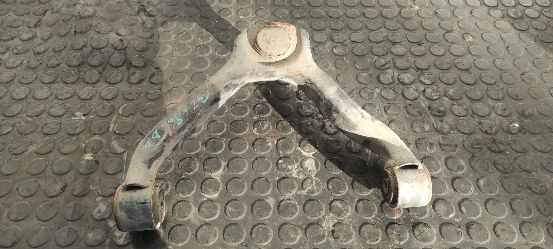 BRAZO DERECHO SUPERIOR DELANTERO SSANGYONG REXTON - vista 4