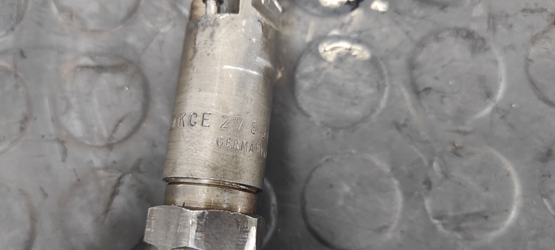 INYECTOR MERCEDES CLASE E (W210) - vista 2