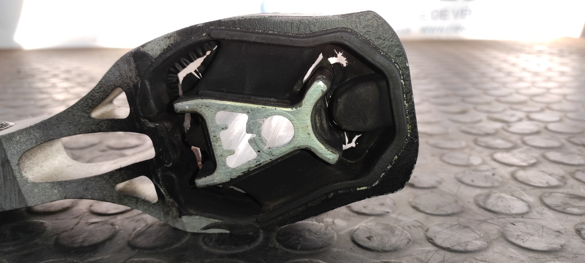 SOPORTE MOTOR PEUGEOT 3008 - vista 2