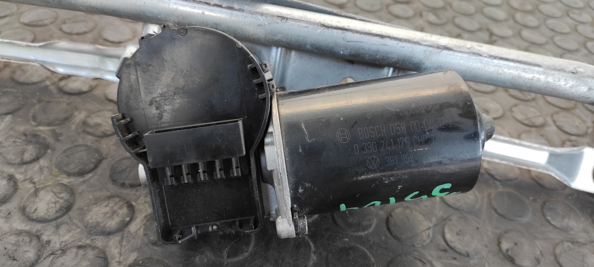 MOTOR LIMPIA DELANTERO VOLKSWAGEN PASSAT BERLINA (3B2) - vista 3