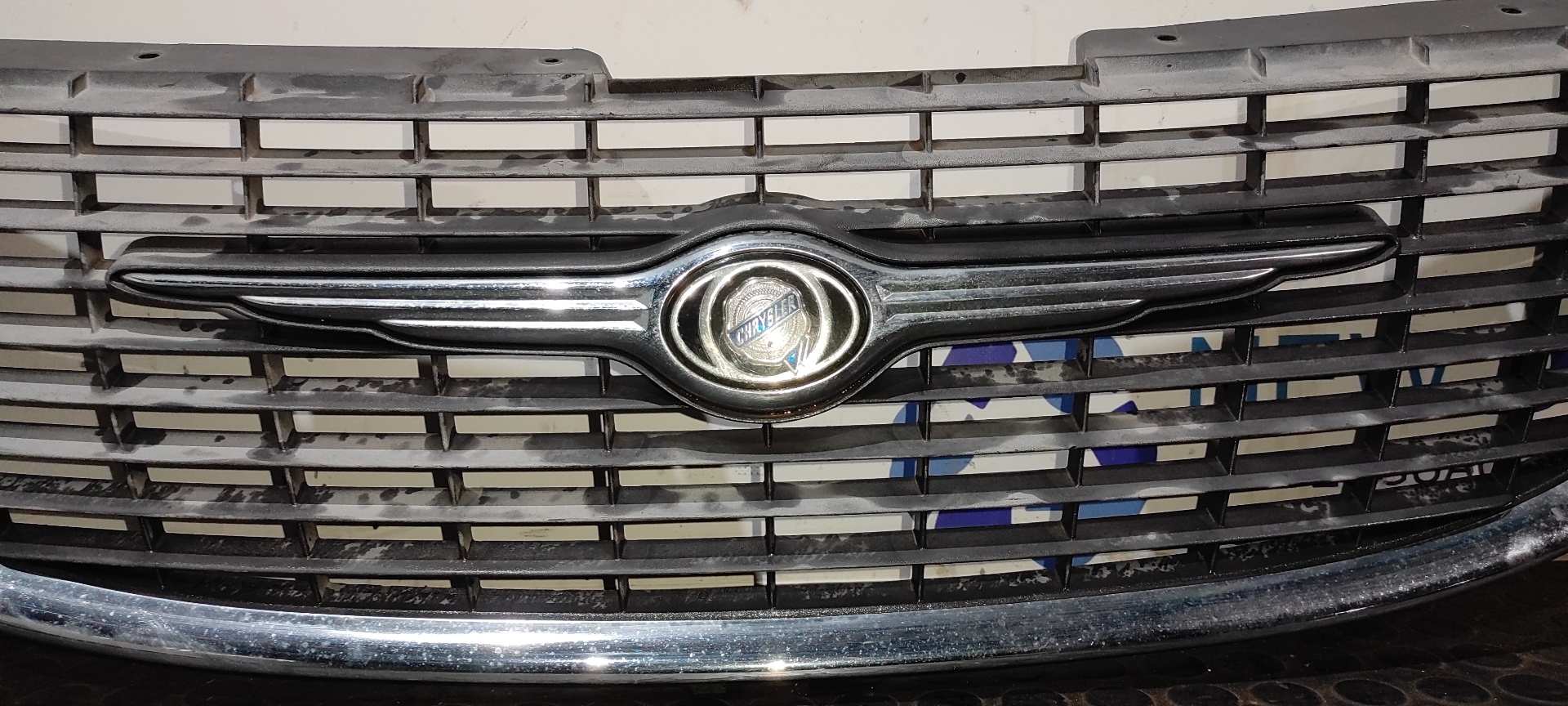 REJILLA DELANTERA CHRYSLER VOYAGER (RG) - vista 2