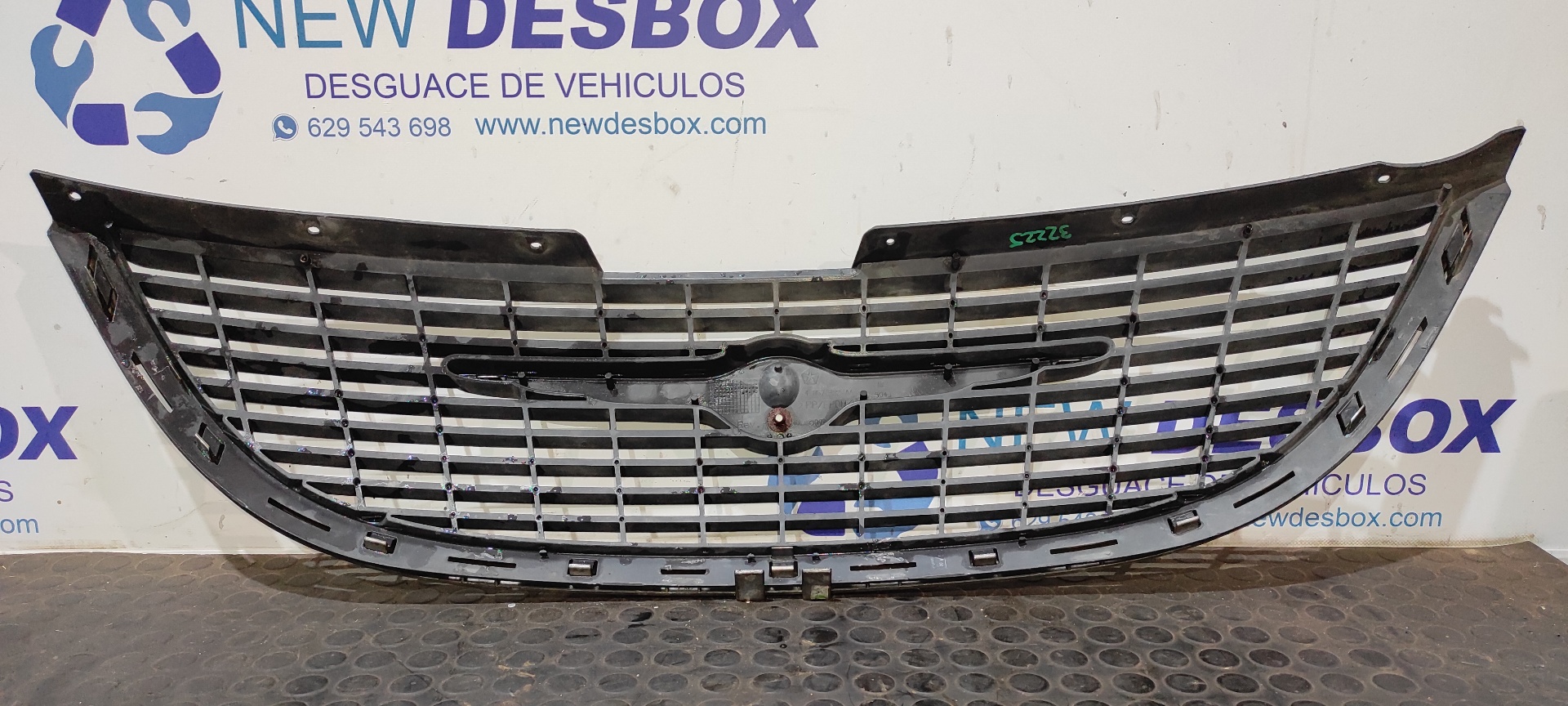 REJILLA DELANTERA CHRYSLER VOYAGER (RG) - vista 8