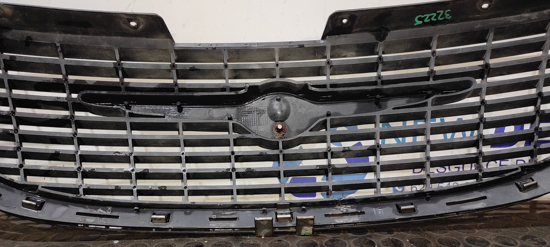 REJILLA DELANTERA CHRYSLER VOYAGER (RG) - vista 9