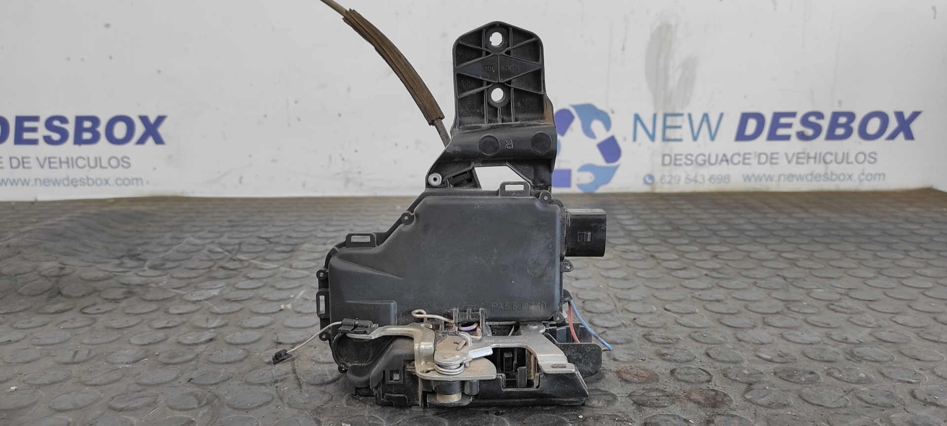 CERRADURA PUERTA DELANTERA DERECHA VOLKSWAGEN PASSAT BERLINA (3B3)