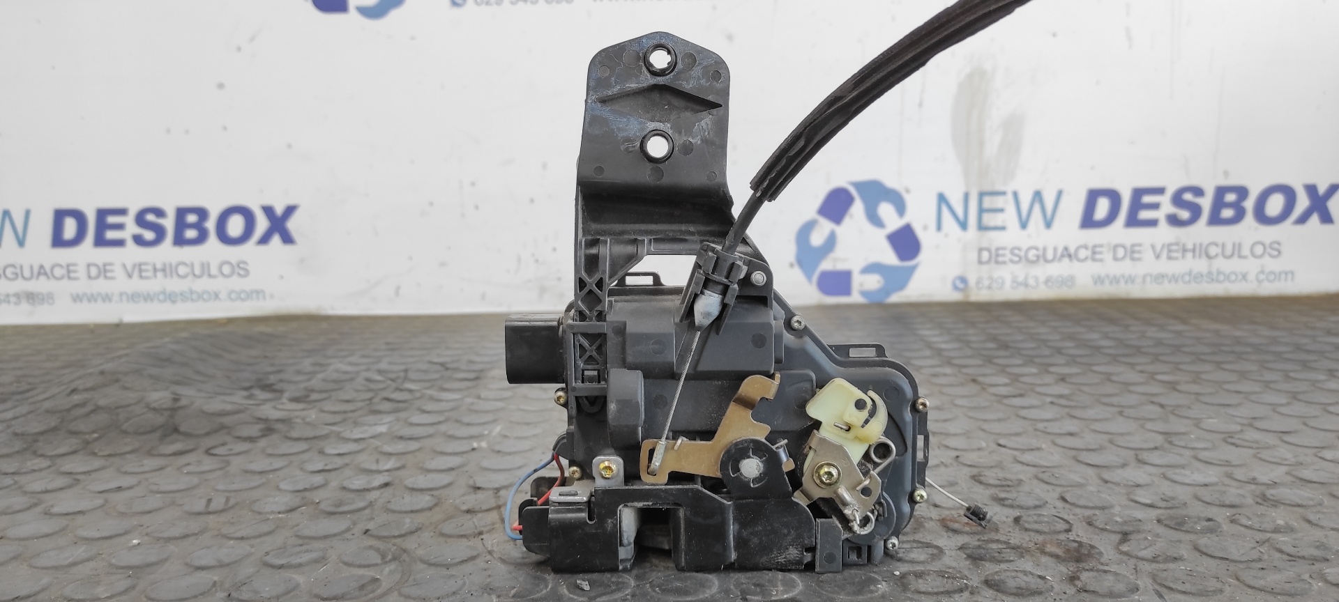 CERRADURA PUERTA DELANTERA DERECHA VOLKSWAGEN PASSAT BERLINA (3B3) - vista 3