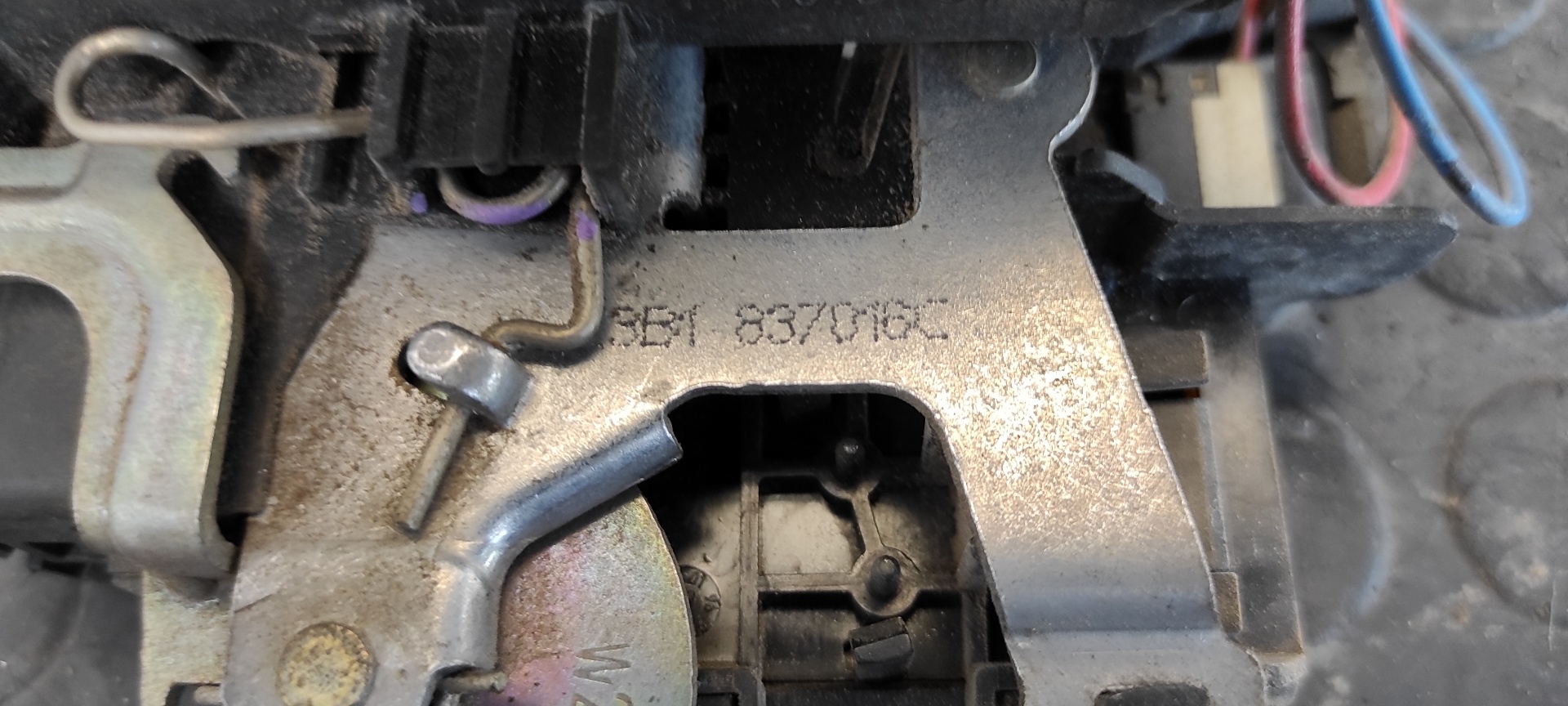 CERRADURA PUERTA DELANTERA DERECHA VOLKSWAGEN PASSAT BERLINA (3B3) - vista 5