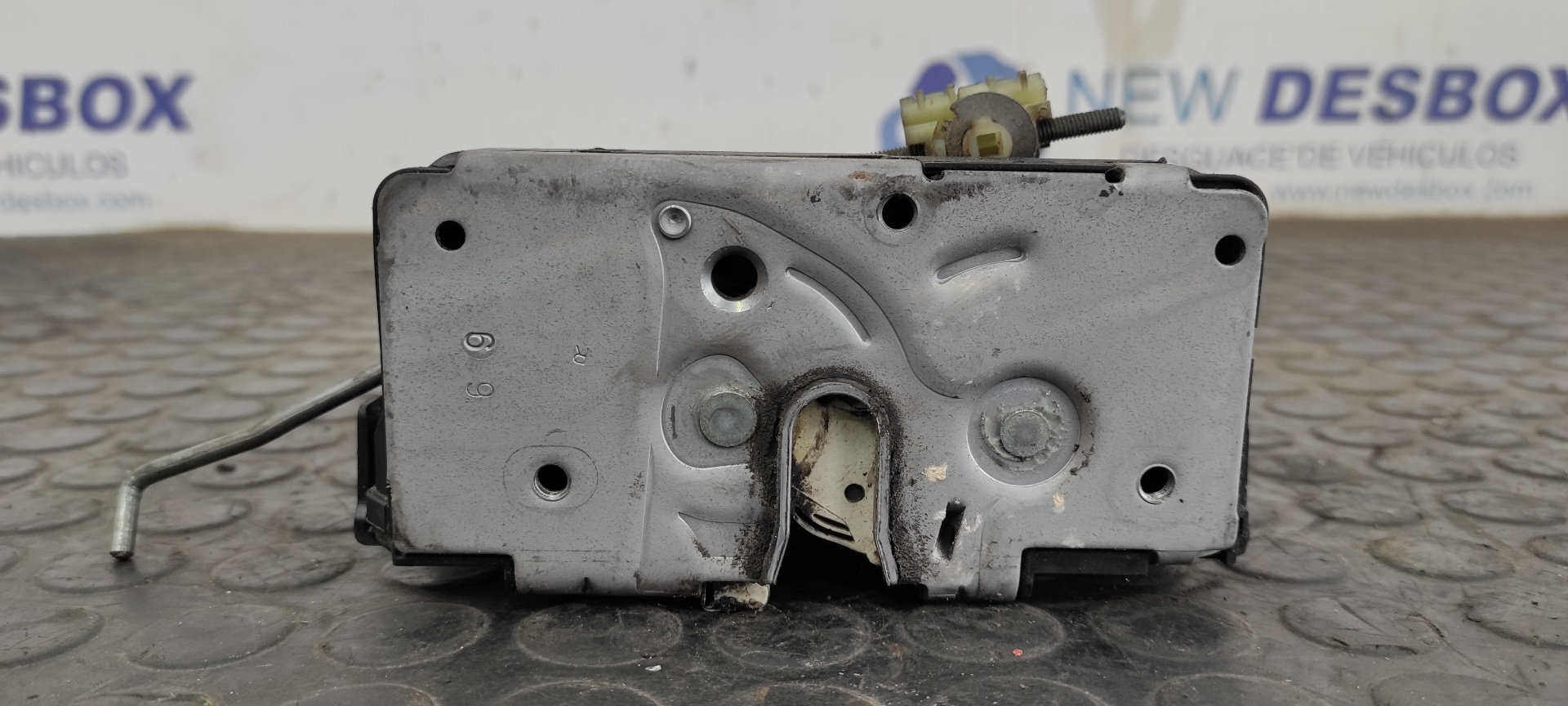 CERRADURA PUERTA DELANTERA DERECHA OPEL CORSA D - vista 2