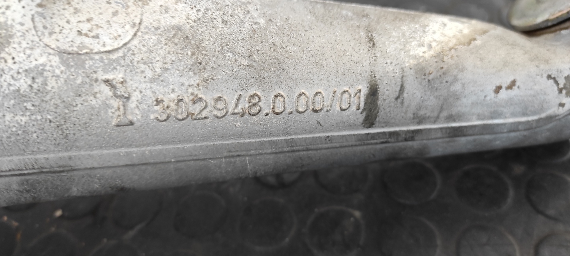 MANGUETA TRASERA DERECHA PORSCHE 944 3.0 - vista 2