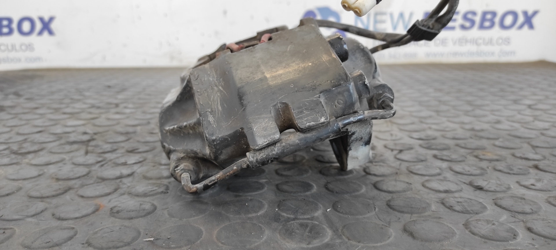 PINZA DE FRENO TRASERA IZQUIERDA PORSCHE 944 3.0 - vista 3