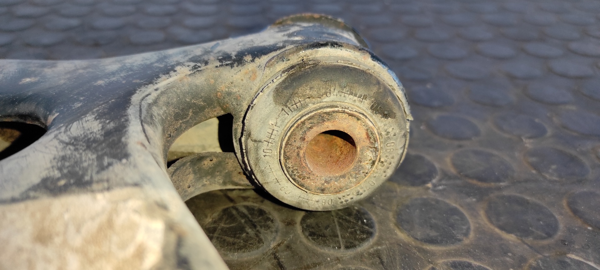 BRAZO IZQUIERDO INFERIOR DELANTERO FORD FOCUS BERLINA (CAP) - vista 8