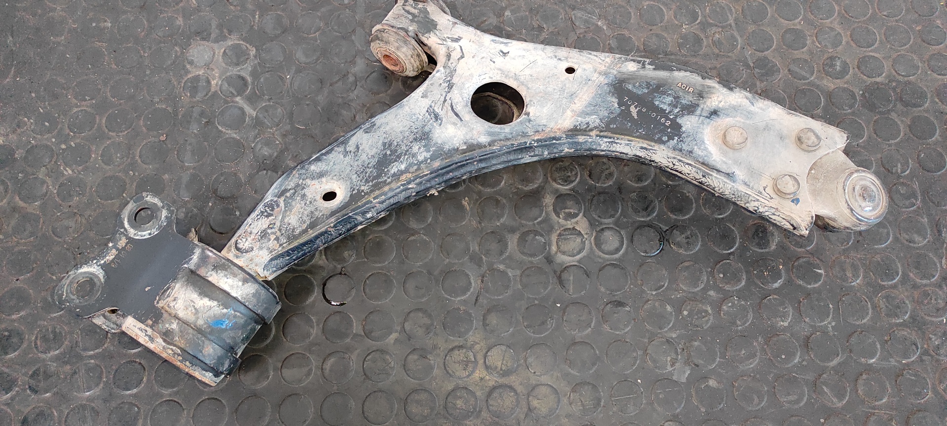 BRAZO IZQUIERDO INFERIOR DELANTERO FORD FOCUS BERLINA (CAP) - vista 2