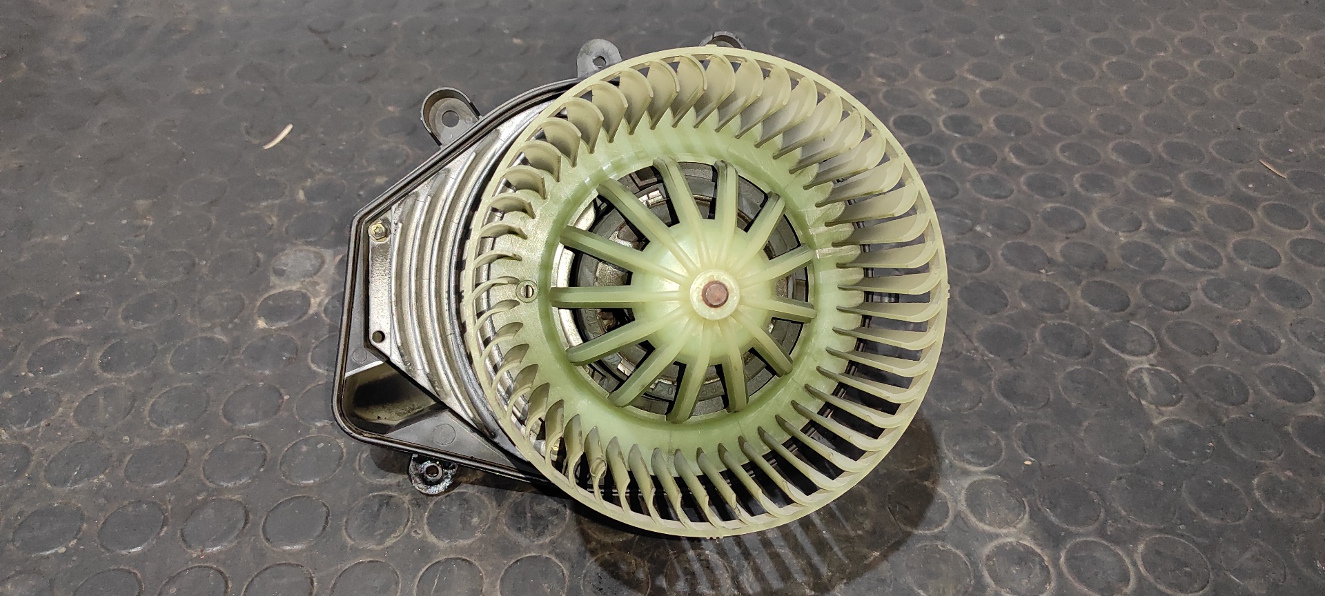 MOTOR CALEFACCION VOLKSWAGEN PASSAT BERLINA (3B3) - vista 3