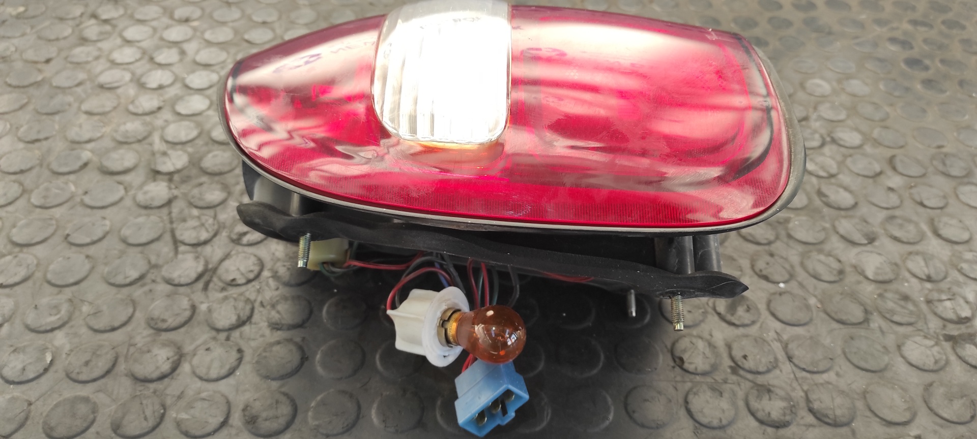 PILOTO TRASERO IZQUIERDO KIA SPORTAGE - vista 3