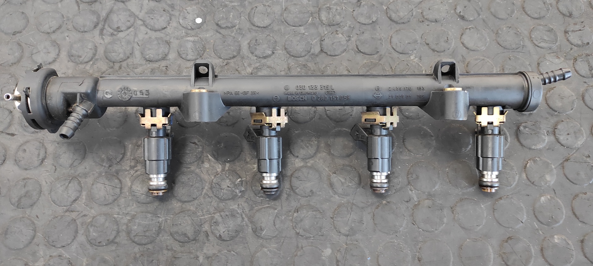 RAMPA INYECTORA VOLKSWAGEN POLO BERLINA (6N1) - vista 2