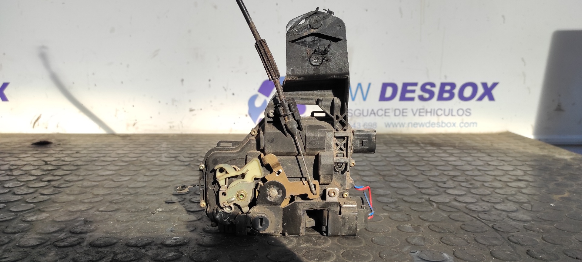 CERRADURA PUERTA TRASERA IZQUIERDA VOLKSWAGEN PASSAT BERLINA (3B2) - vista 5