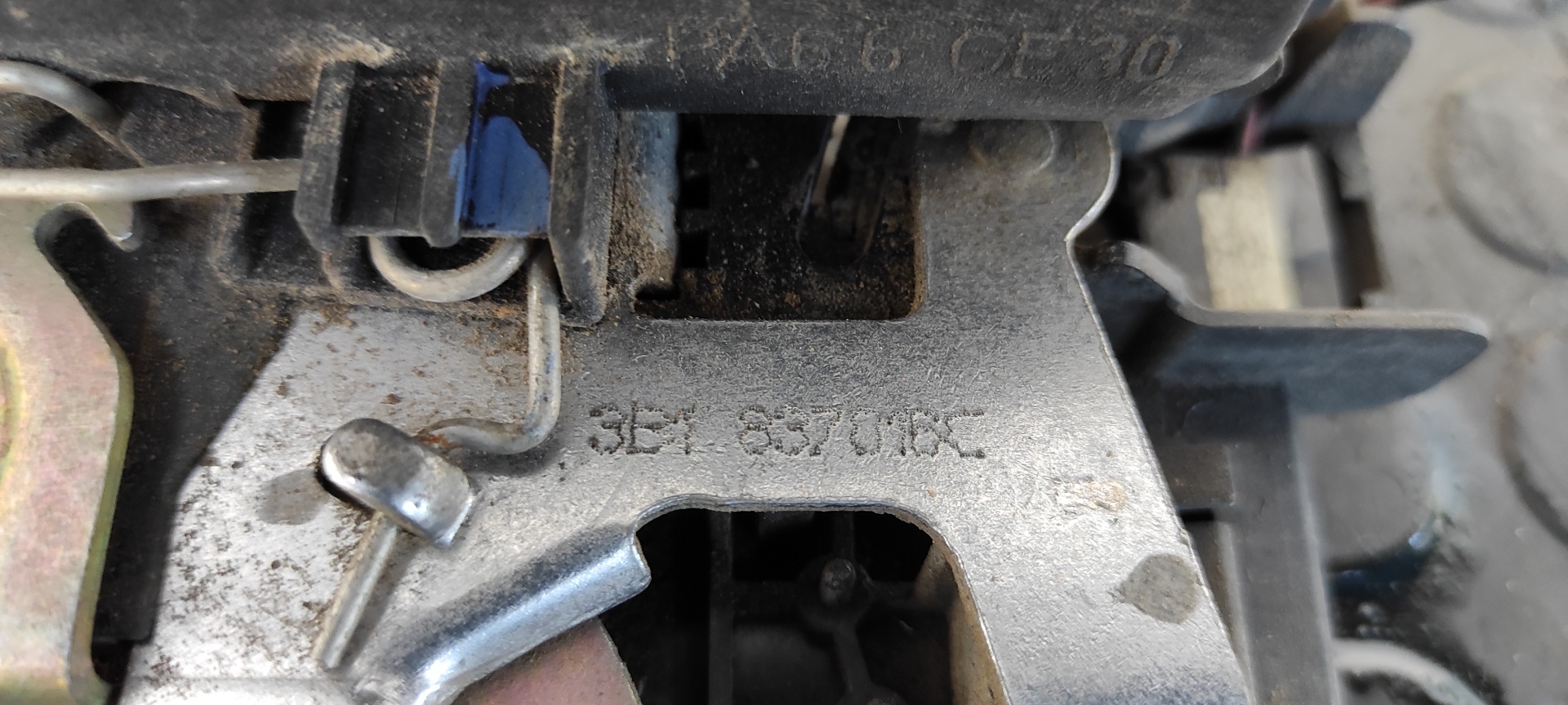 CERRADURA PUERTA DELANTERA DERECHA VOLKSWAGEN PASSAT BERLINA (3B2) - vista 5