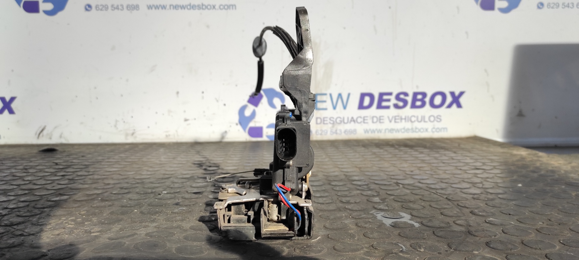 CERRADURA PUERTA DELANTERA DERECHA VOLKSWAGEN PASSAT BERLINA (3B2) - vista 6