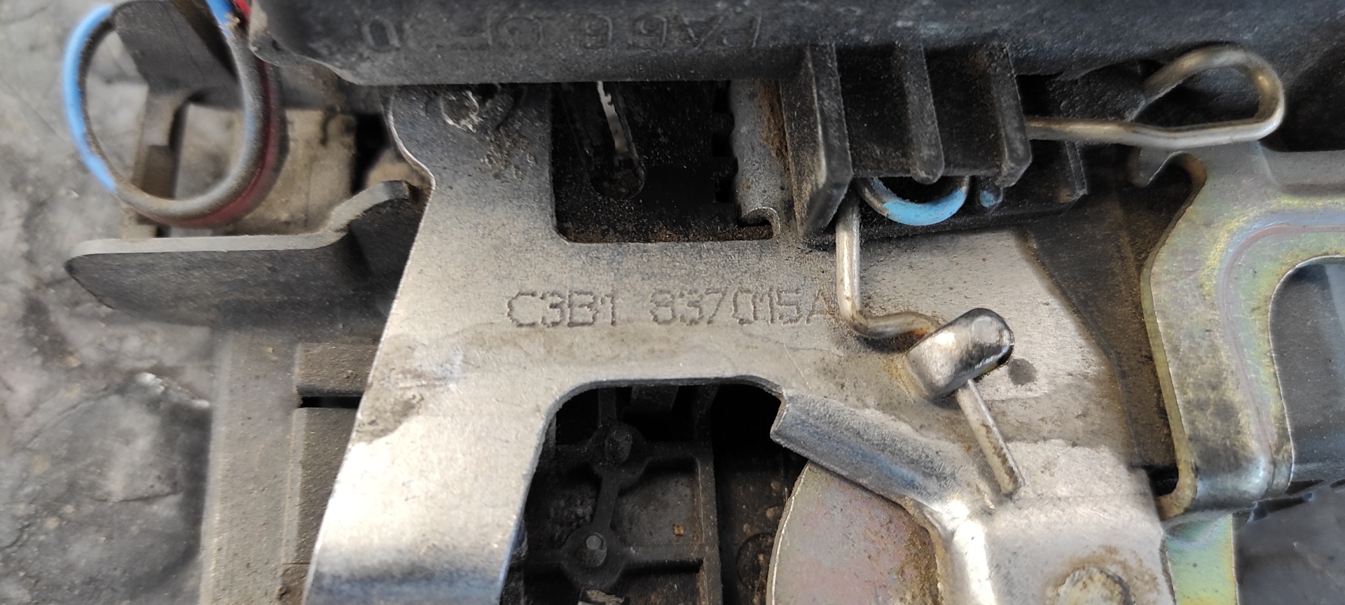 CERRADURA PUERTA DELANTERA IZQUIERDA VOLKSWAGEN PASSAT BERLINA (3B2) - vista 3