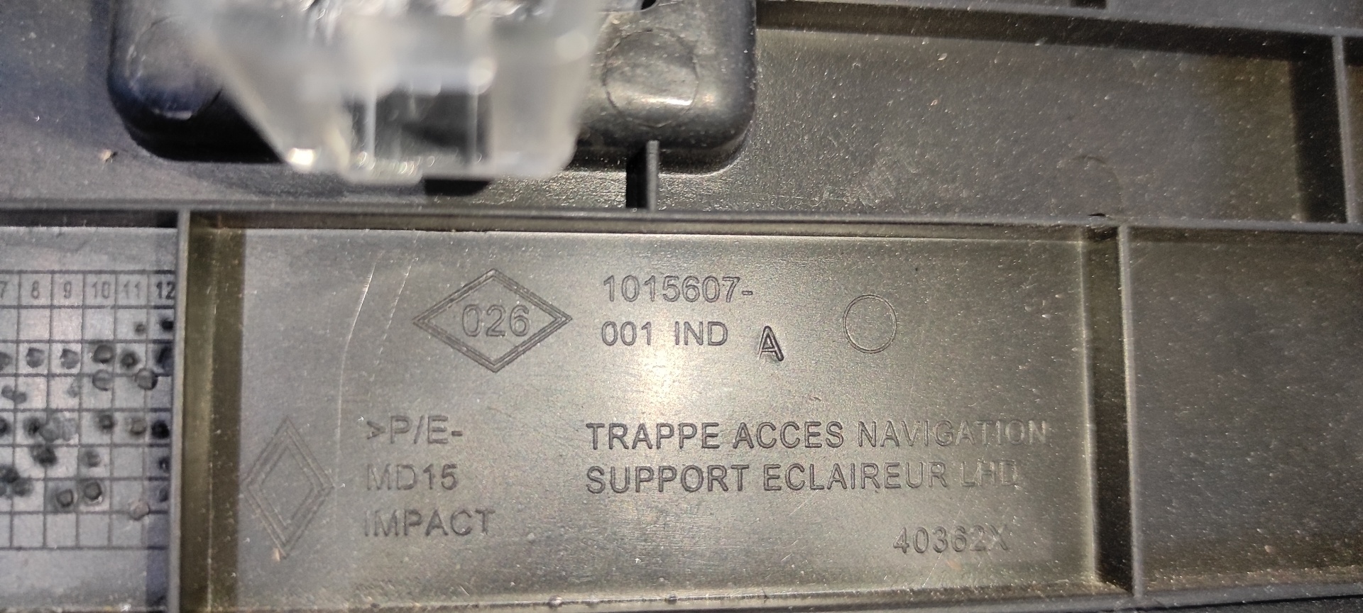 GUANTERA RENAULT MEGANE III BERLINA 5 P - vista 5