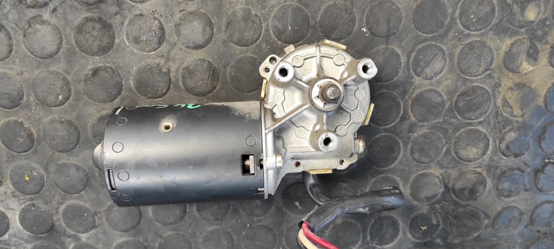 MOTOR LIMPIA DELANTERO NISSAN L-35