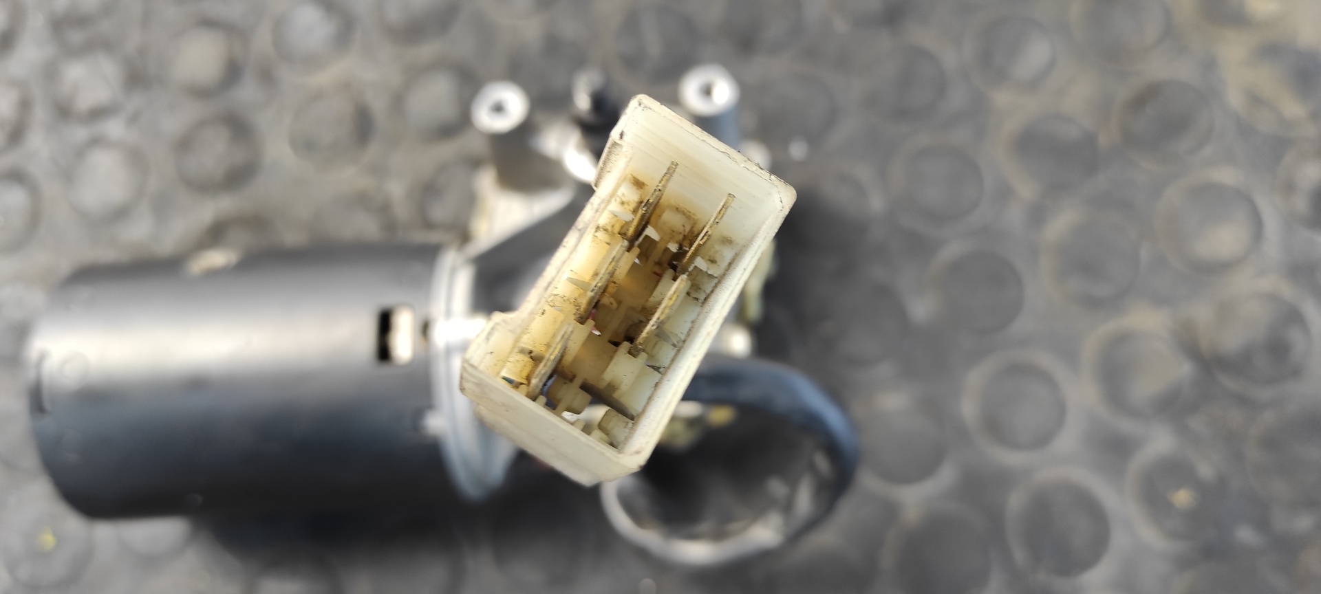 MOTOR LIMPIA DELANTERO NISSAN L-35 - vista 4