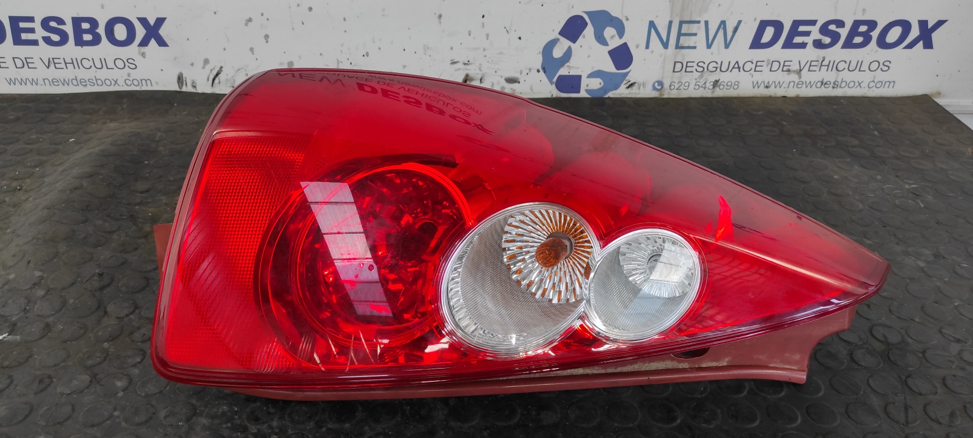 PILOTO TRASERO IZQUIERDO MAZDA 5 BERL. (CR)