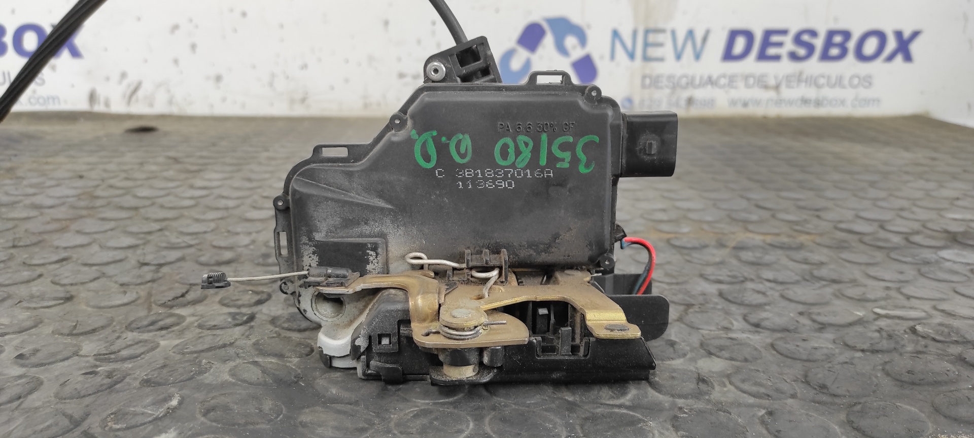 CERRADURA PUERTA DELANTERA DERECHA VOLKSWAGEN GOLF IV BERLINA (1J1)