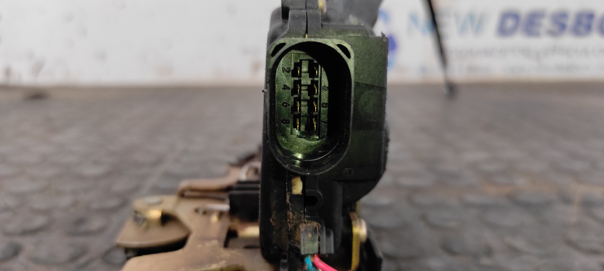 CERRADURA PUERTA DELANTERA DERECHA VOLKSWAGEN GOLF IV BERLINA (1J1) - vista 6