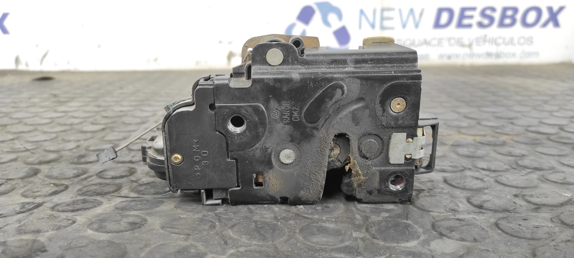 CERRADURA PUERTA DELANTERA DERECHA VOLKSWAGEN GOLF IV BERLINA (1J1) - vista 2