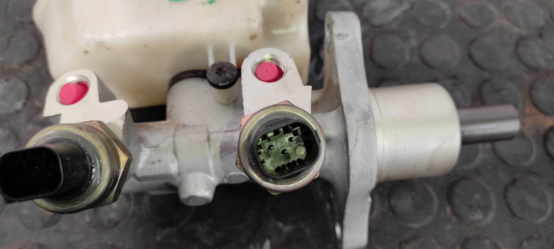 BOMBA FRENO BMW SERIE 3 BERLINA (E46) - vista 4