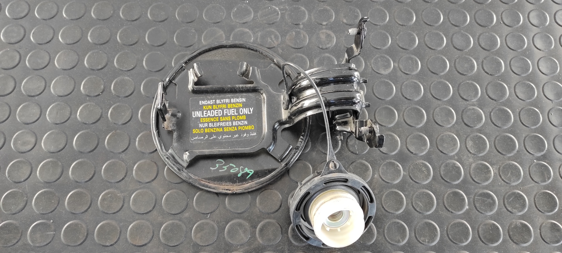 TAPA EXTERIOR COMBUSTIBLE KIA SPORTAGE - vista 2