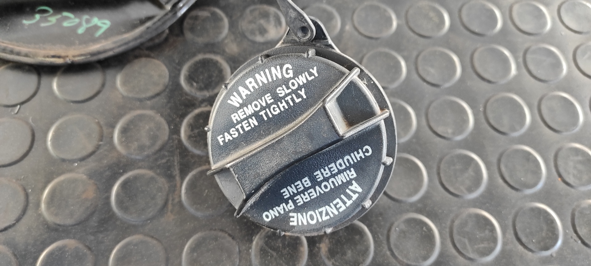 TAPA EXTERIOR COMBUSTIBLE KIA SPORTAGE - vista 3