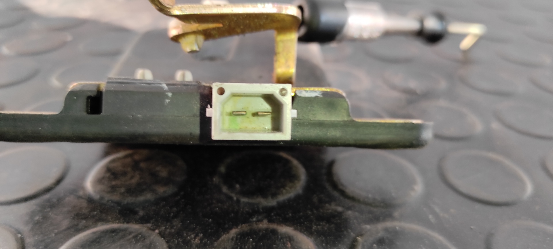 CERRADURA MALETERO / PORTON AUDI A6 BERLINA (4B2) - vista 3