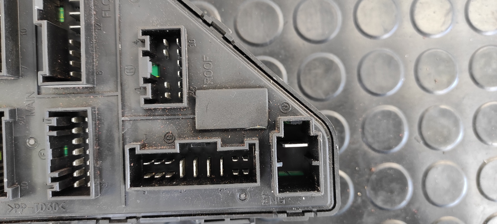 CAJA RELES / FUSIBLES KIA SPORTAGE - vista 5