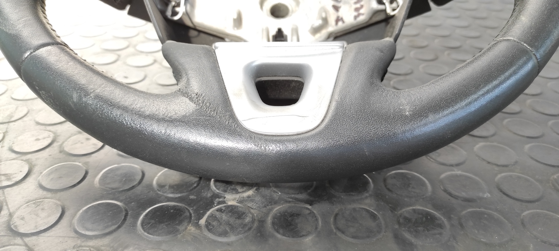 VOLANTE RENAULT MEGANE III BERLINA 5 P - vista 3