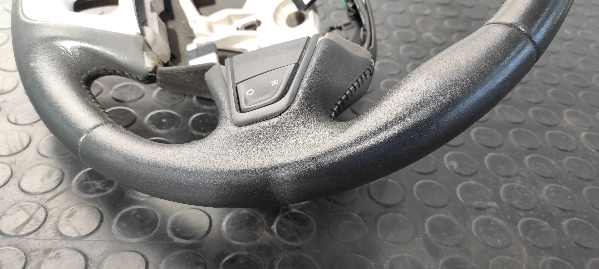 VOLANTE RENAULT MEGANE III BERLINA 5 P - vista 9