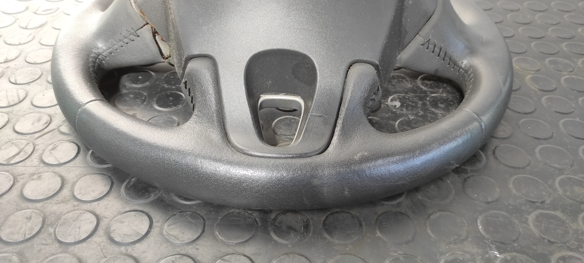 VOLANTE RENAULT MEGANE III BERLINA 5 P - vista 2