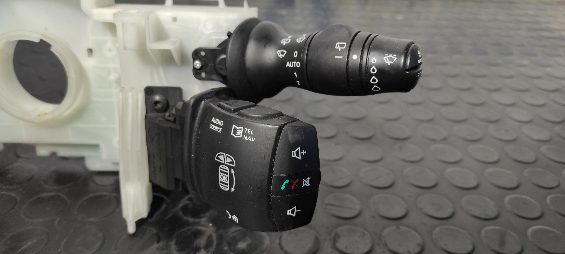 MANDO MULTIFUNCION RENAULT MEGANE III BERLINA 5 P - vista 7