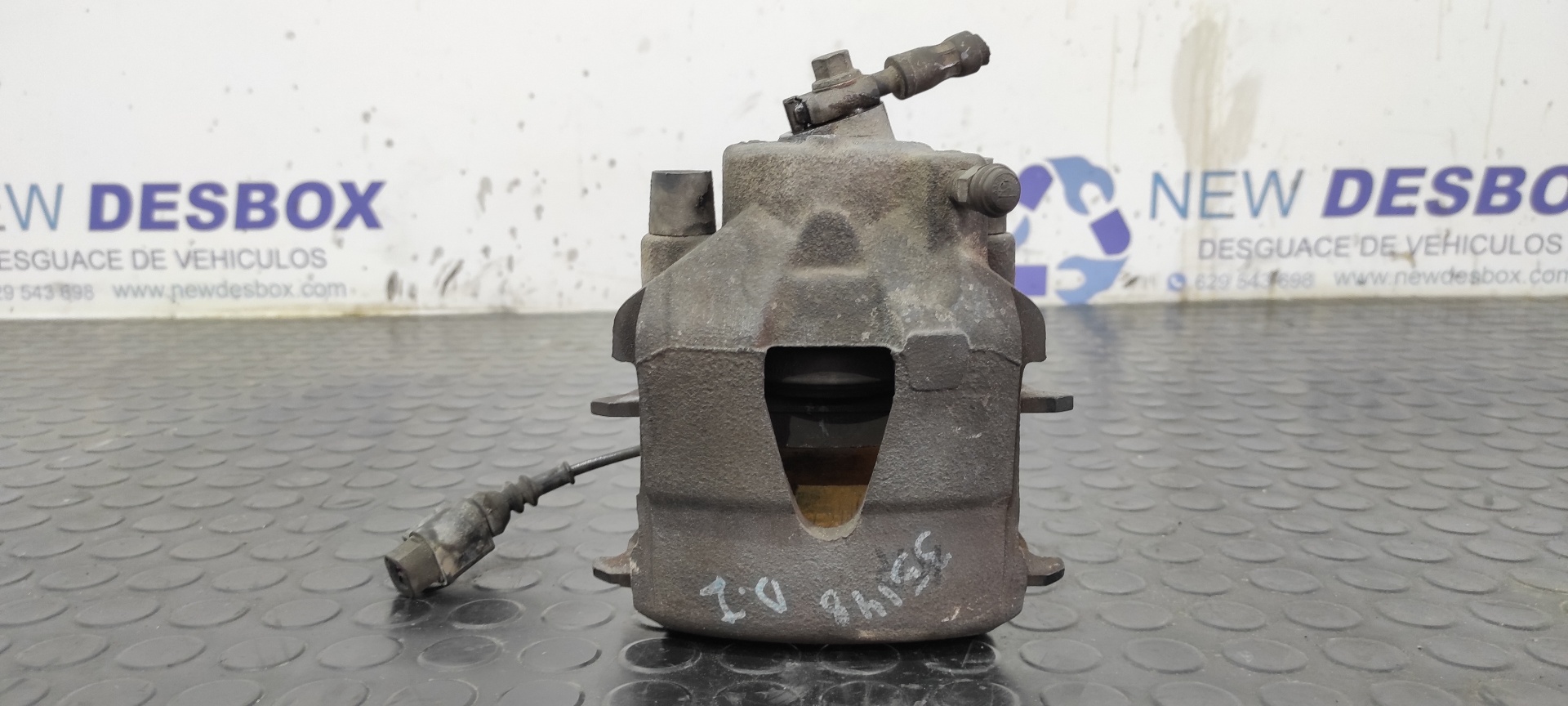 PINZA DE FRENO DELANTERA IZQUIERDA VOLKSWAGEN POLO (9N1)