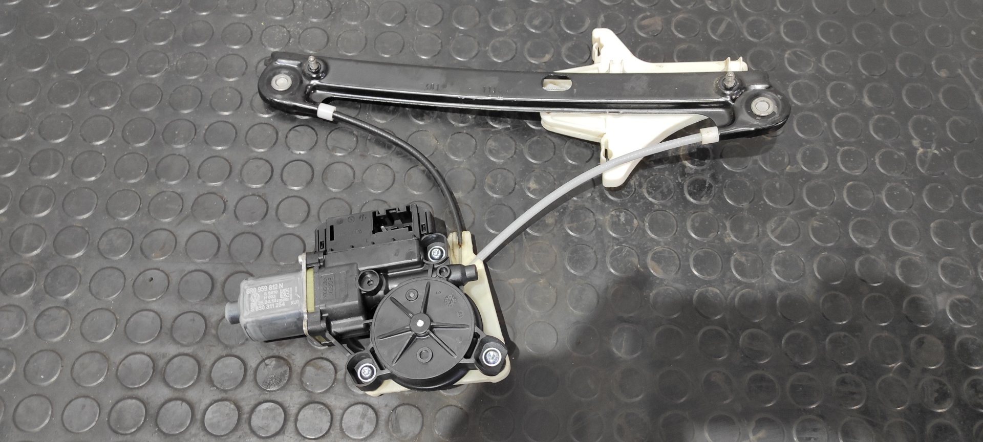 ELEVALUNAS TRASERO DERECHO VOLKSWAGEN POLO (6C1)