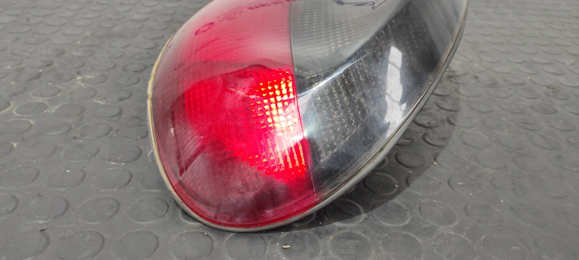 PILOTO TRASERO DERECHO OPEL TIGRA - vista 2