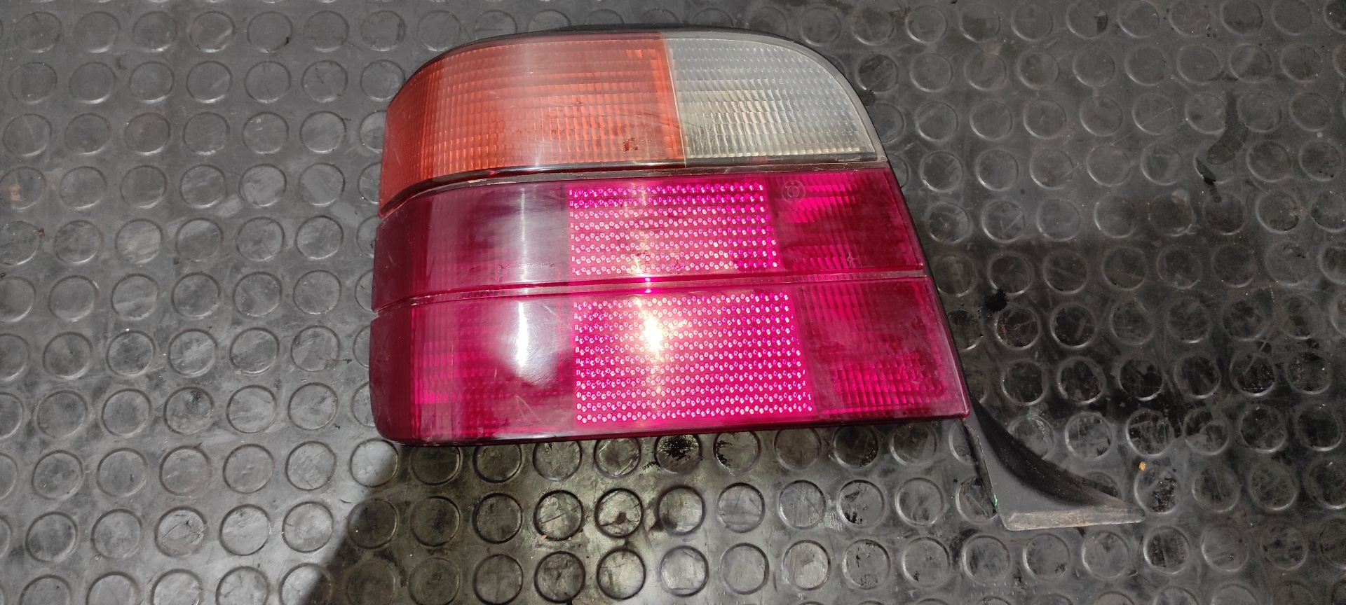 PILOTO TRASERO IZQUIERDO BMW SERIE 3 BERLINA (E36)