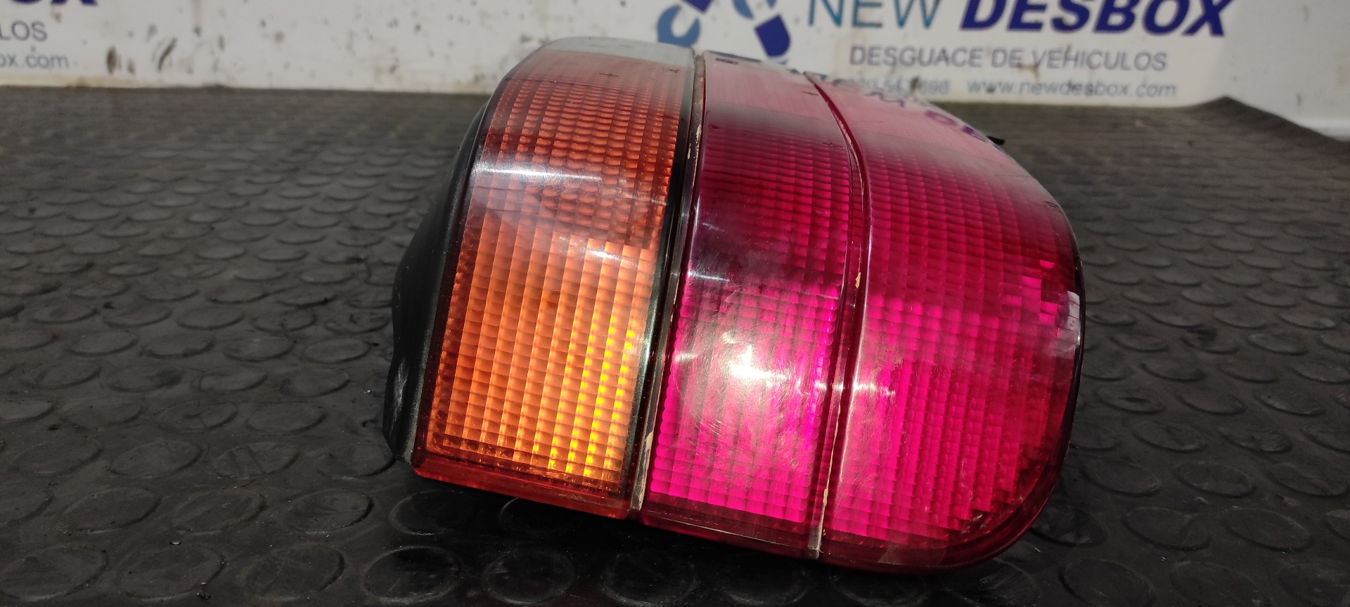 PILOTO TRASERO IZQUIERDO BMW SERIE 3 BERLINA (E36) - vista 3