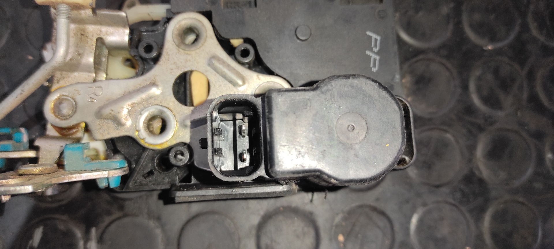 CERRADURA PUERTA TRASERA DERECHA CHEVROLET AVEO - vista 6