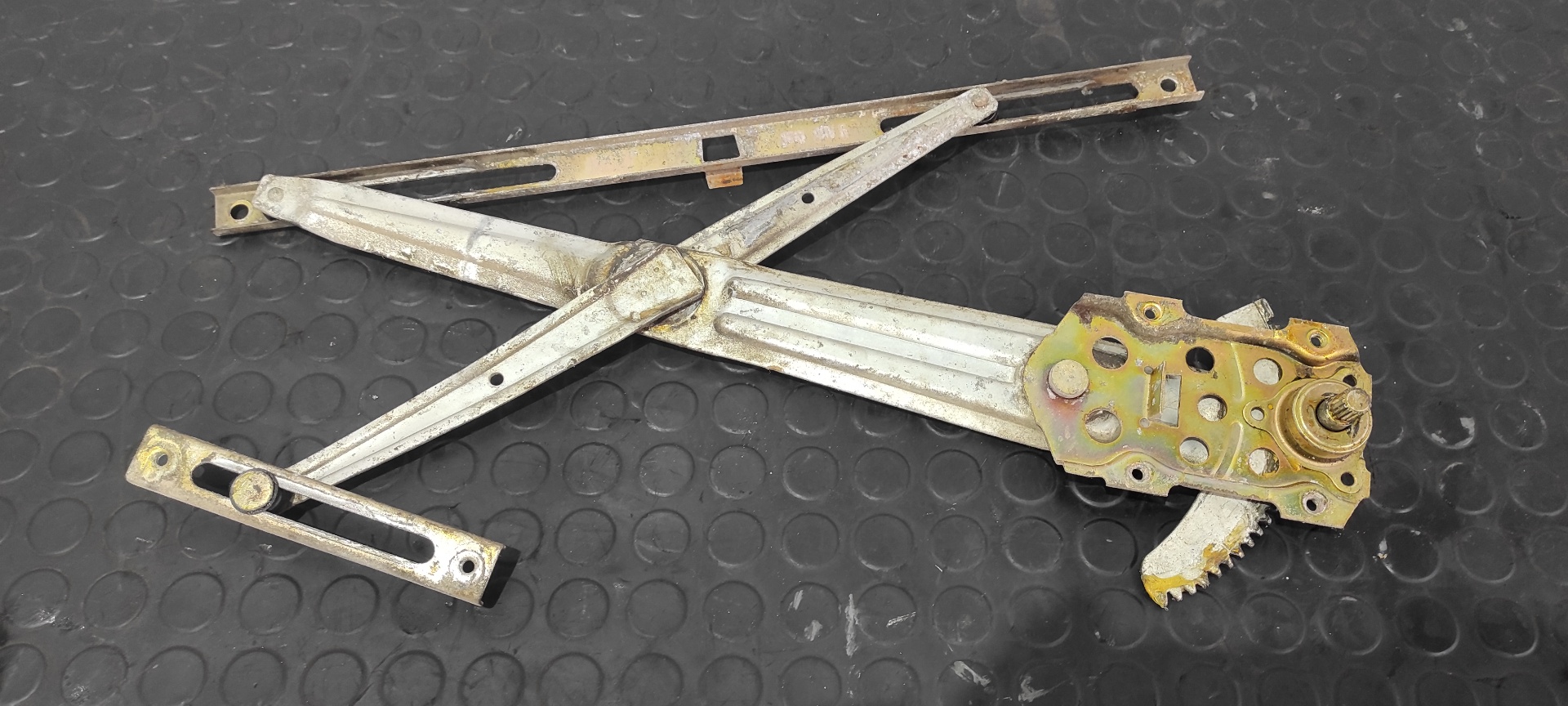 ELEVALUNAS DELANTERO DERECHO SUZUKI SAMURAI (SJ)