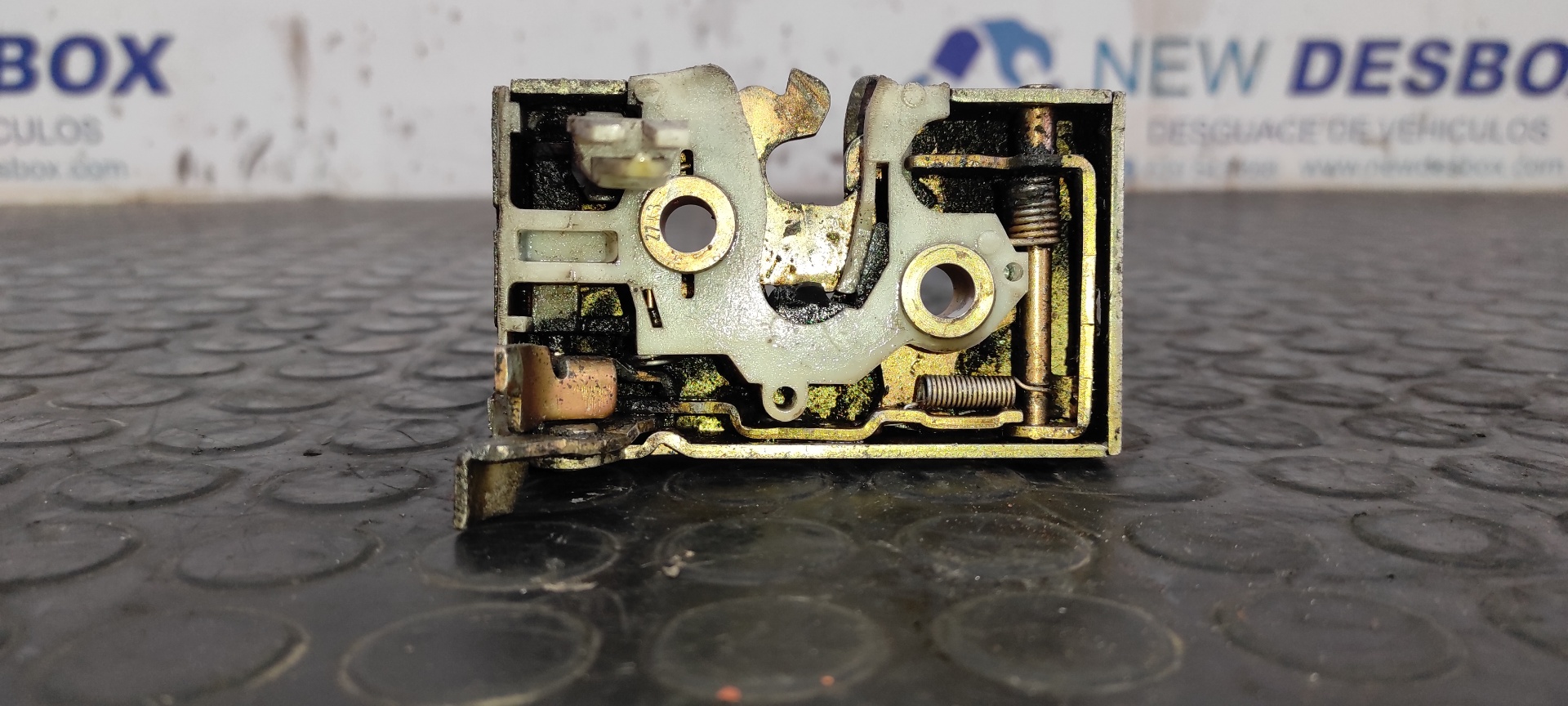 CERRADURA PUERTA DELANTERA DERECHA VOLKSWAGEN GOLF I (171/173)