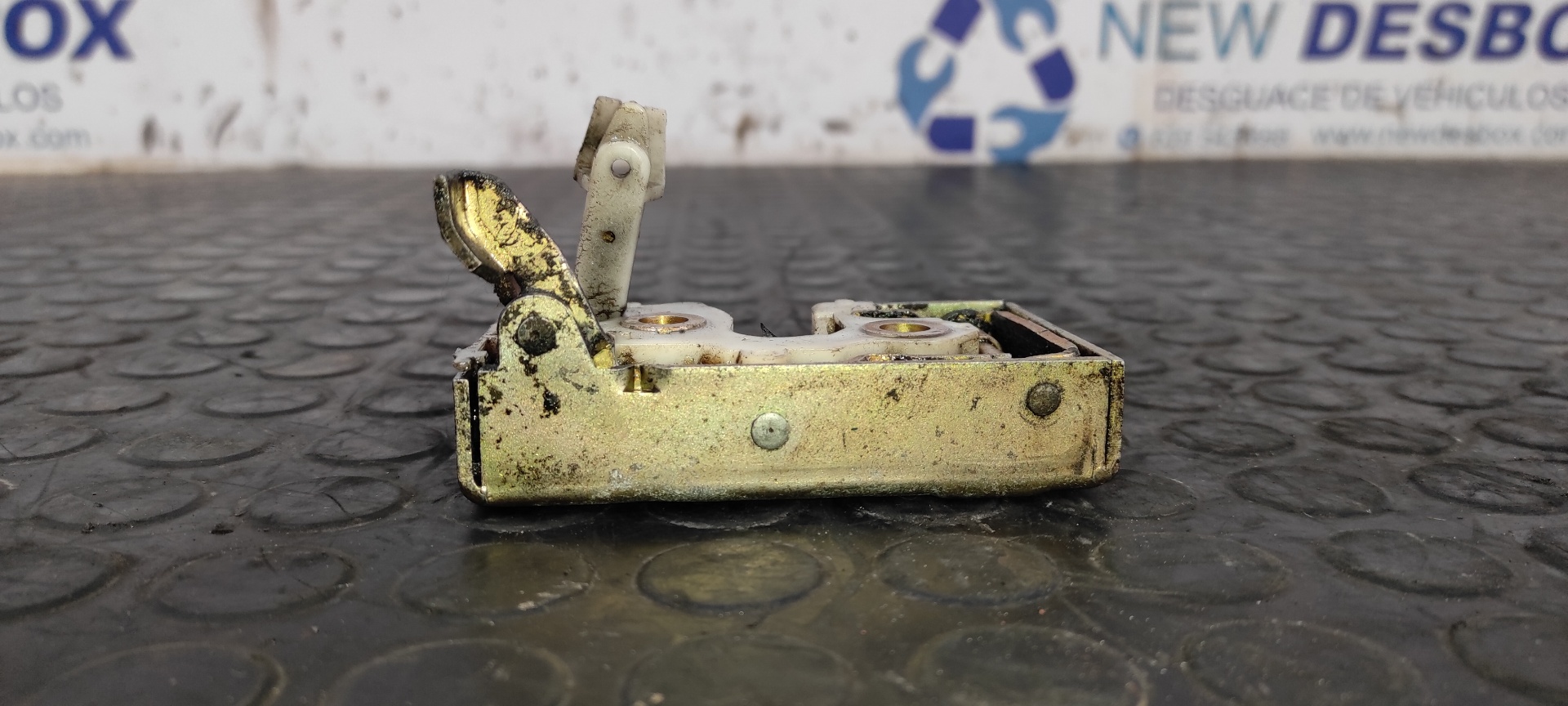 CERRADURA PUERTA DELANTERA DERECHA VOLKSWAGEN GOLF I (171/173) - vista 4