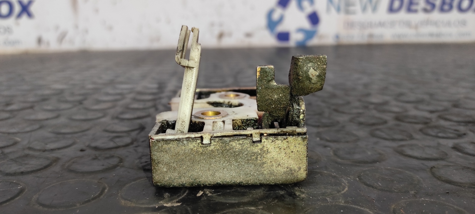 CERRADURA PUERTA DELANTERA DERECHA VOLKSWAGEN GOLF I (171/173) - vista 5